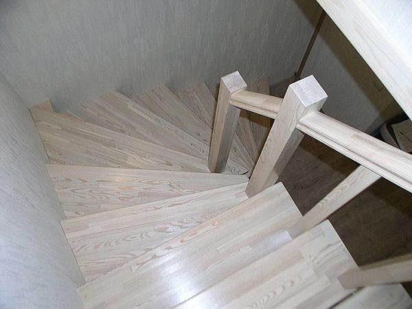 Деревянная лестница прямая из дуба, ЛС-006