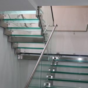 Стеклянная П-образная лестница на заказ, ЛС-138